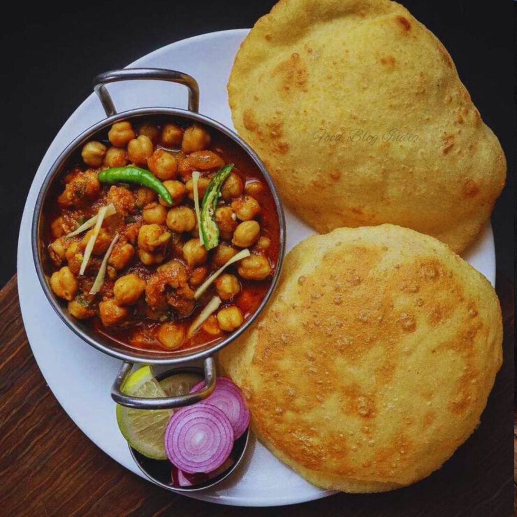 chole bhature serving suggestion